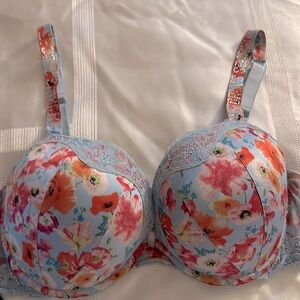 Victoria’s Secret Bra. Gently use.